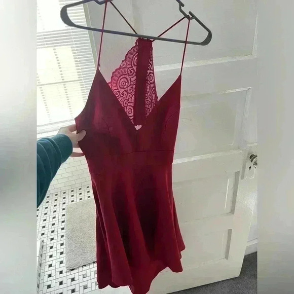 NWT burgundy spaghetti strap lacey back dress size medium - Picture 2 of 7